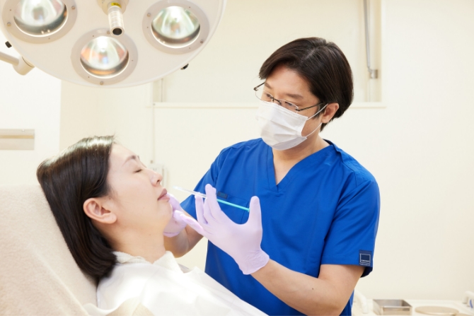 製造元から直接技術を学び、施術経験を積んだドクターが診察